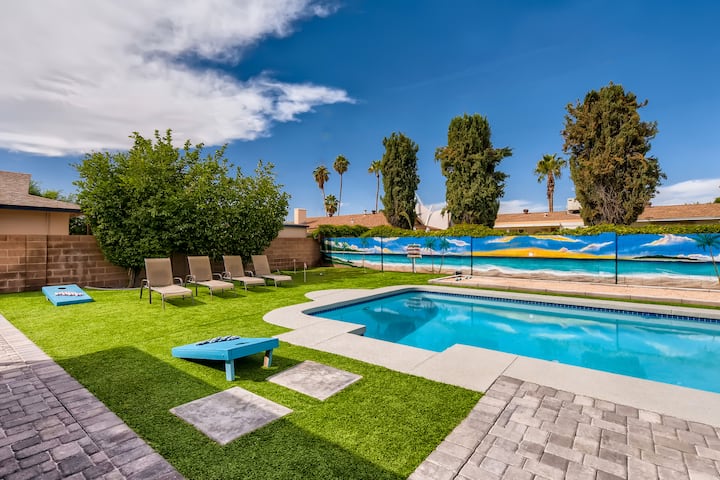 Scottsdale Tropic- Large Pool, Fire Pit, Hot Tub, Bocce, Child & Pet Friendly - Arizona
