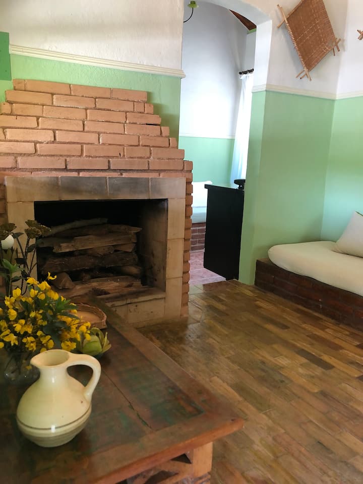 Sehemu ya moto ya kuni.