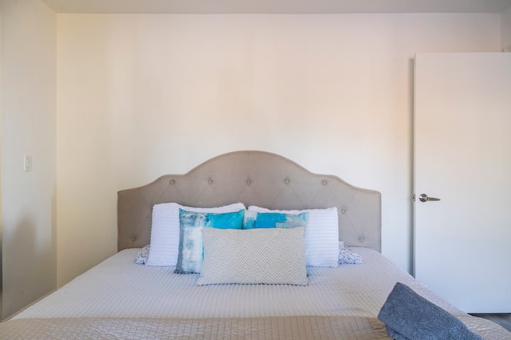 Четвърта спалня /голямо двойно легло 