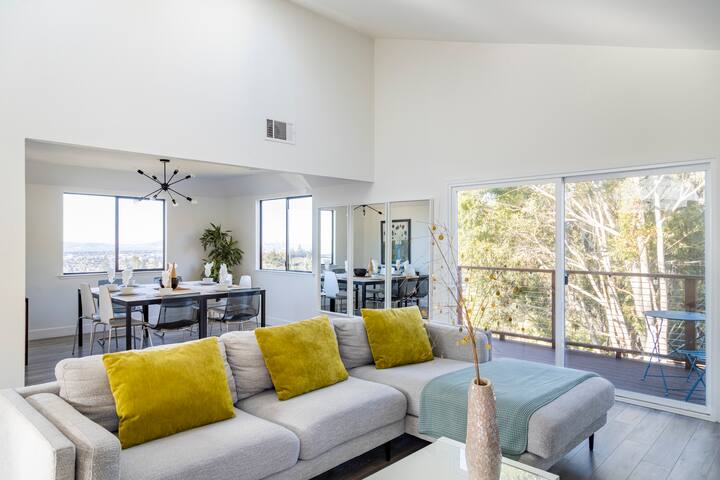 4-Bed House, Best View and Pool Oakland Hills gallery image 5