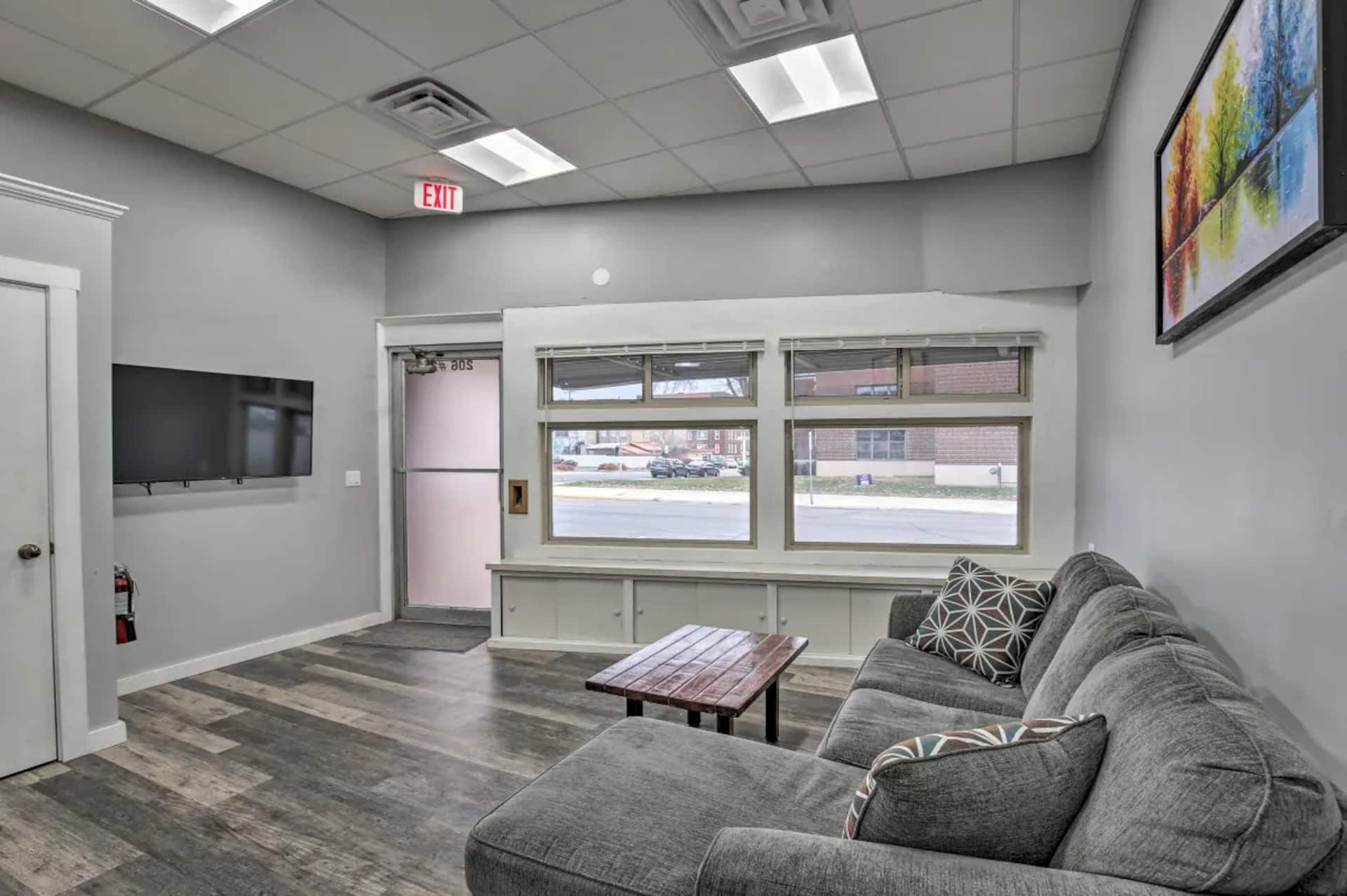 The Pad-Spacious King Bed apartment on main level