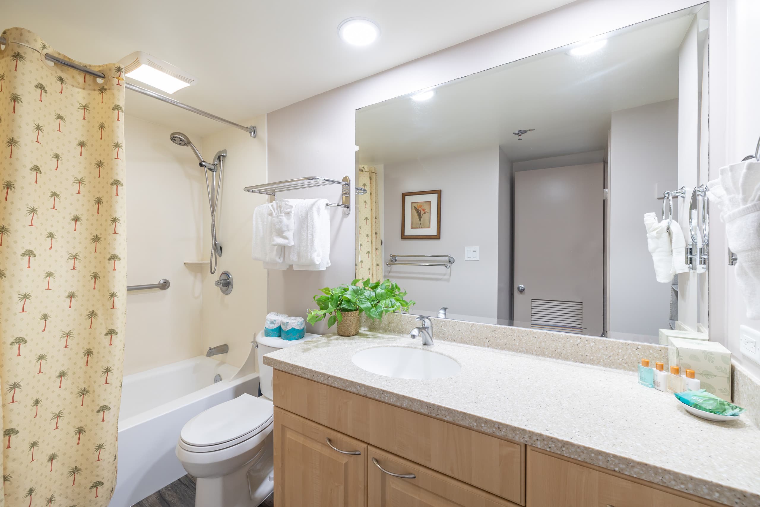 Condo in Honolulu · ★4.87 · 1 bedroom · 2 beds · 1 private bath - Image 17
