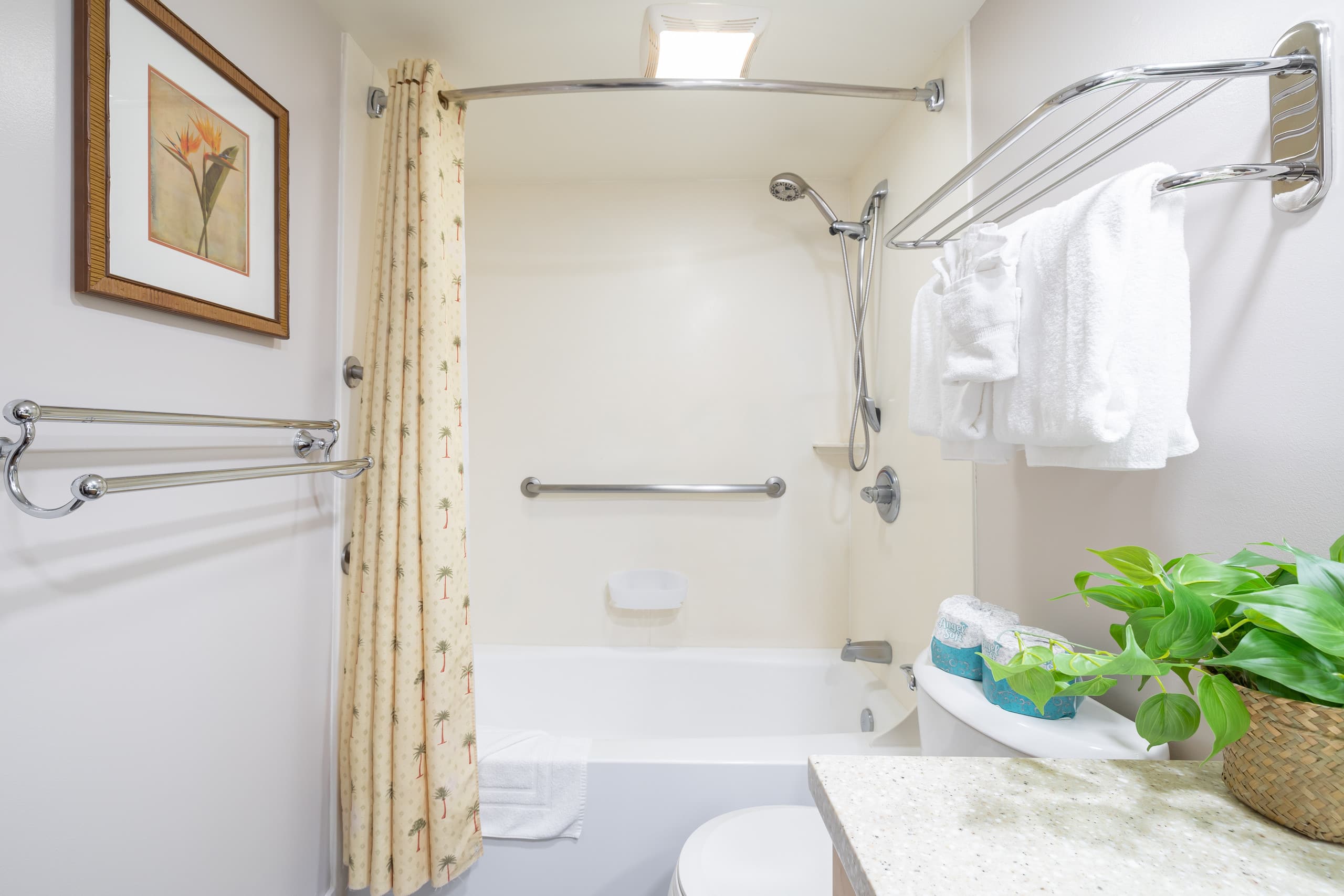 Condo in Honolulu · ★4.87 · 1 bedroom · 2 beds · 1 private bath - Image 19