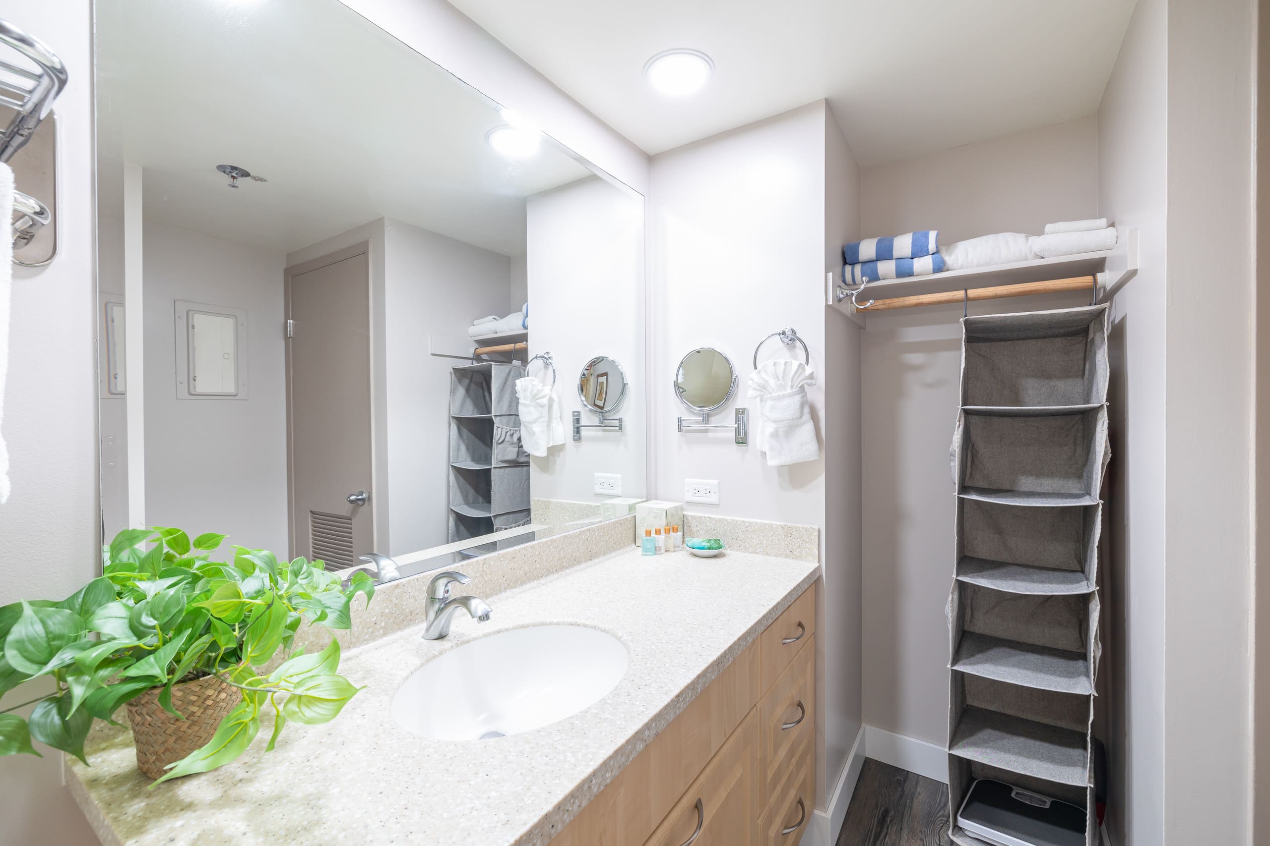 Condo in Honolulu · ★4.87 · 1 bedroom · 2 beds · 1 private bath - Image 20