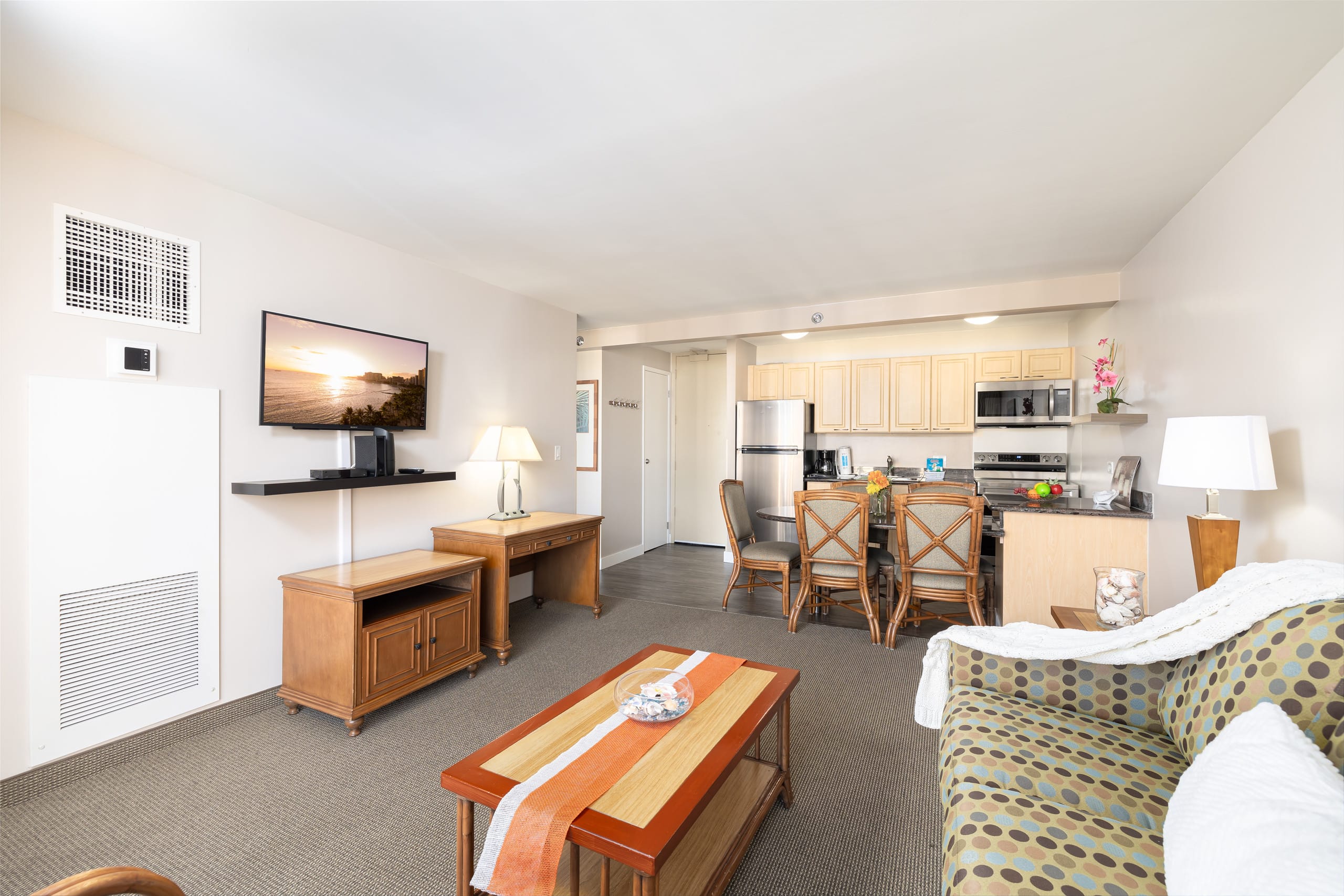 Condo in Honolulu · ★4.87 · 1 bedroom · 2 beds · 1 private bath - Image 4