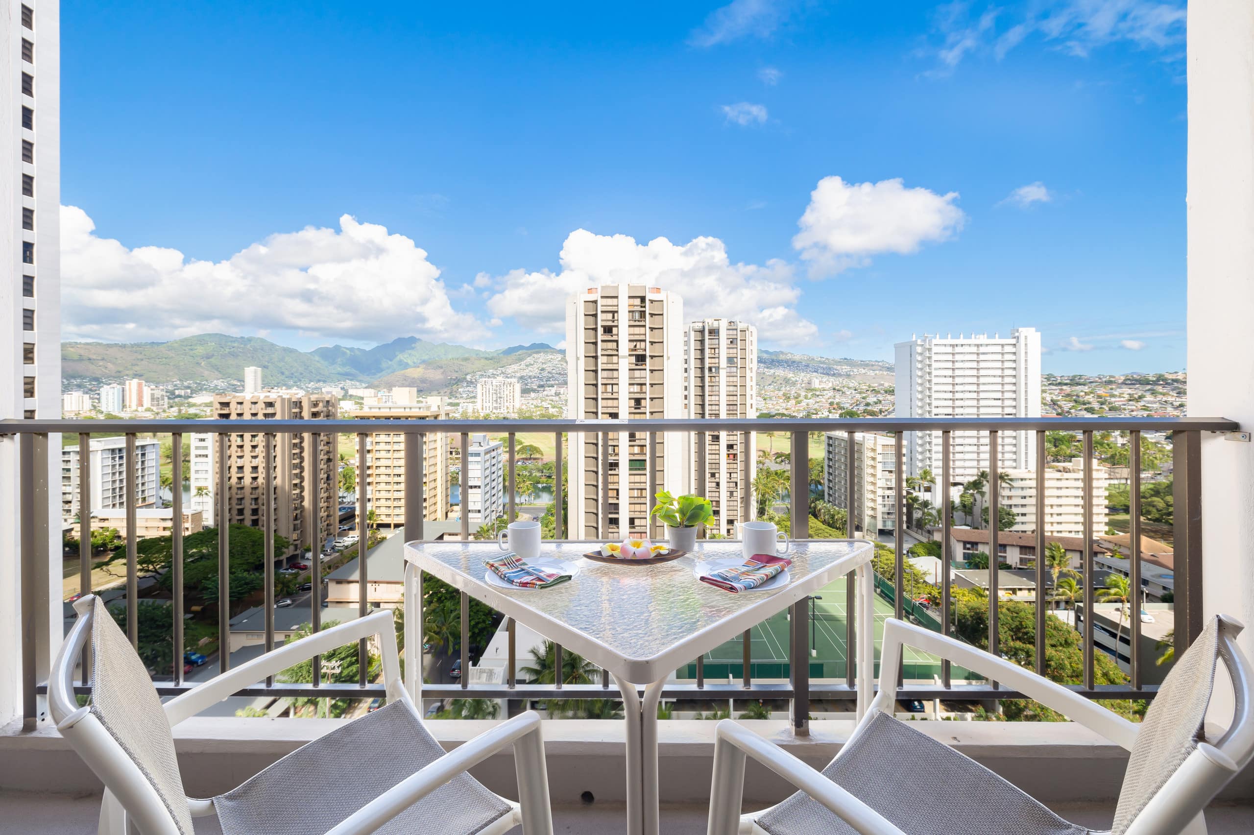Condo in Honolulu · ★4.87 · 1 bedroom · 2 beds · 1 private bath - Image 22