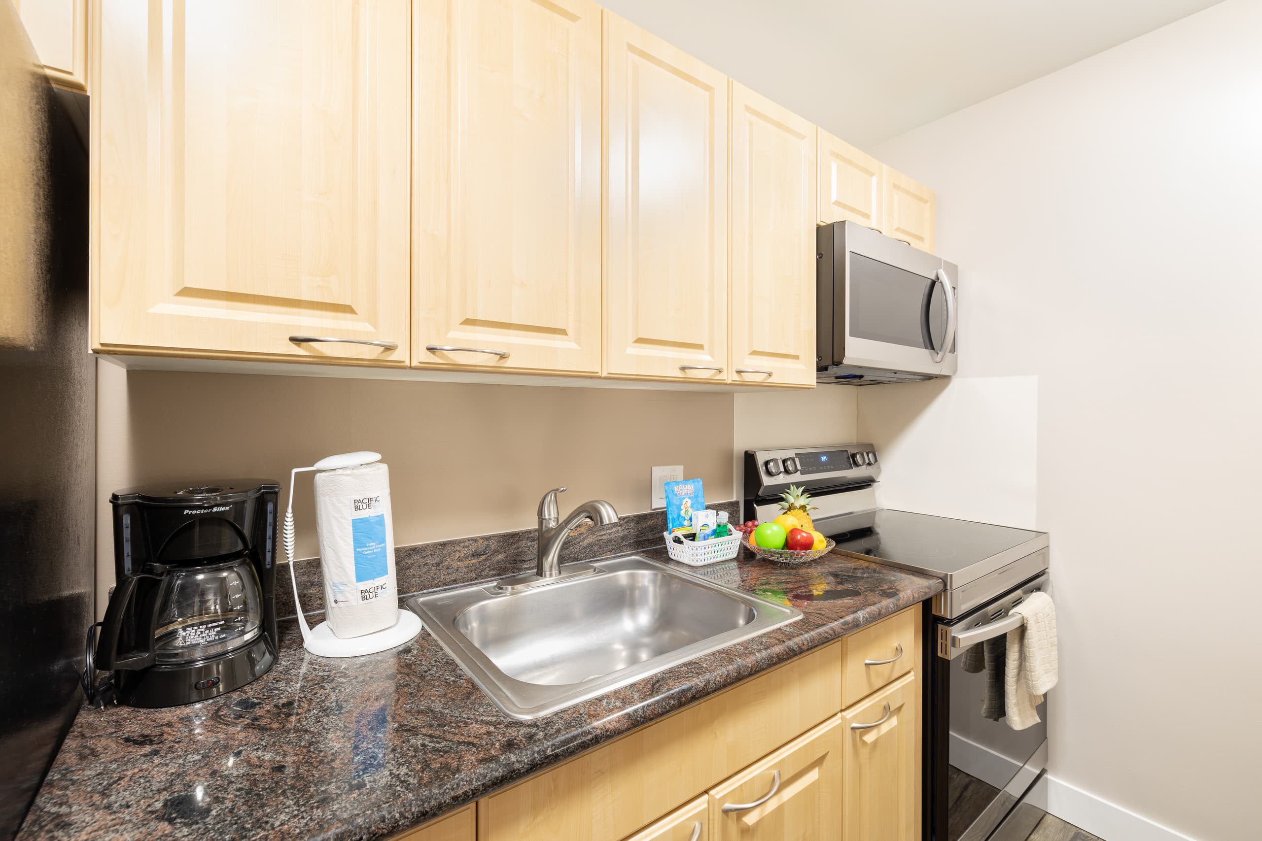 Condo in Honolulu · ★4.87 · 1 bedroom · 2 beds · 1 private bath - Image 6