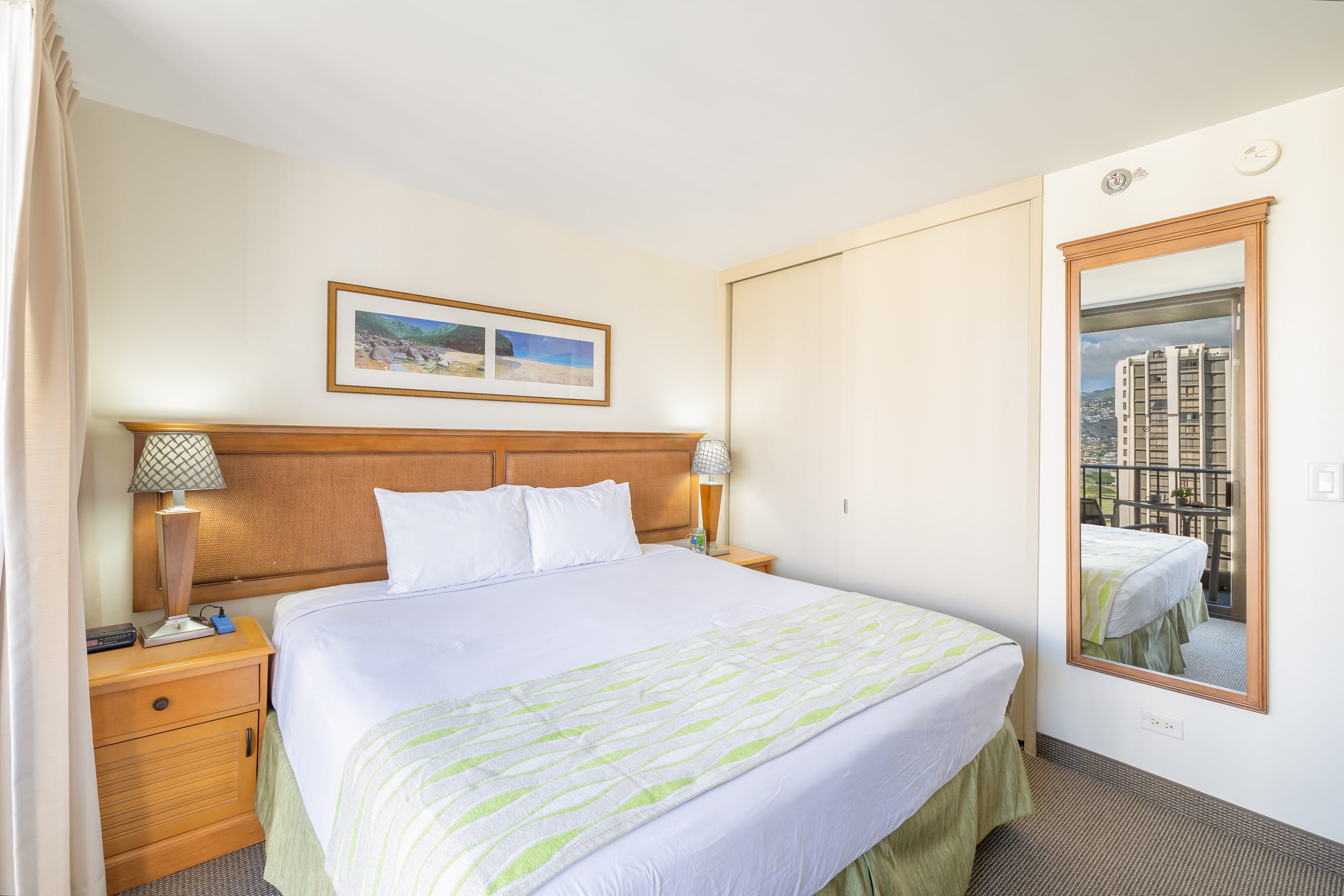 Condo in Honolulu · ★4.87 · 1 bedroom · 2 beds · 1 private bath - Image 14