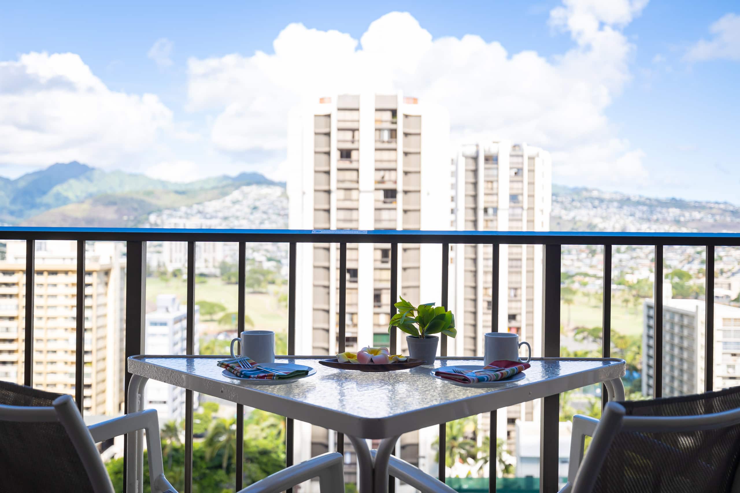 Condo in Honolulu · ★4.87 · 1 bedroom · 2 beds · 1 private bath - Image 23