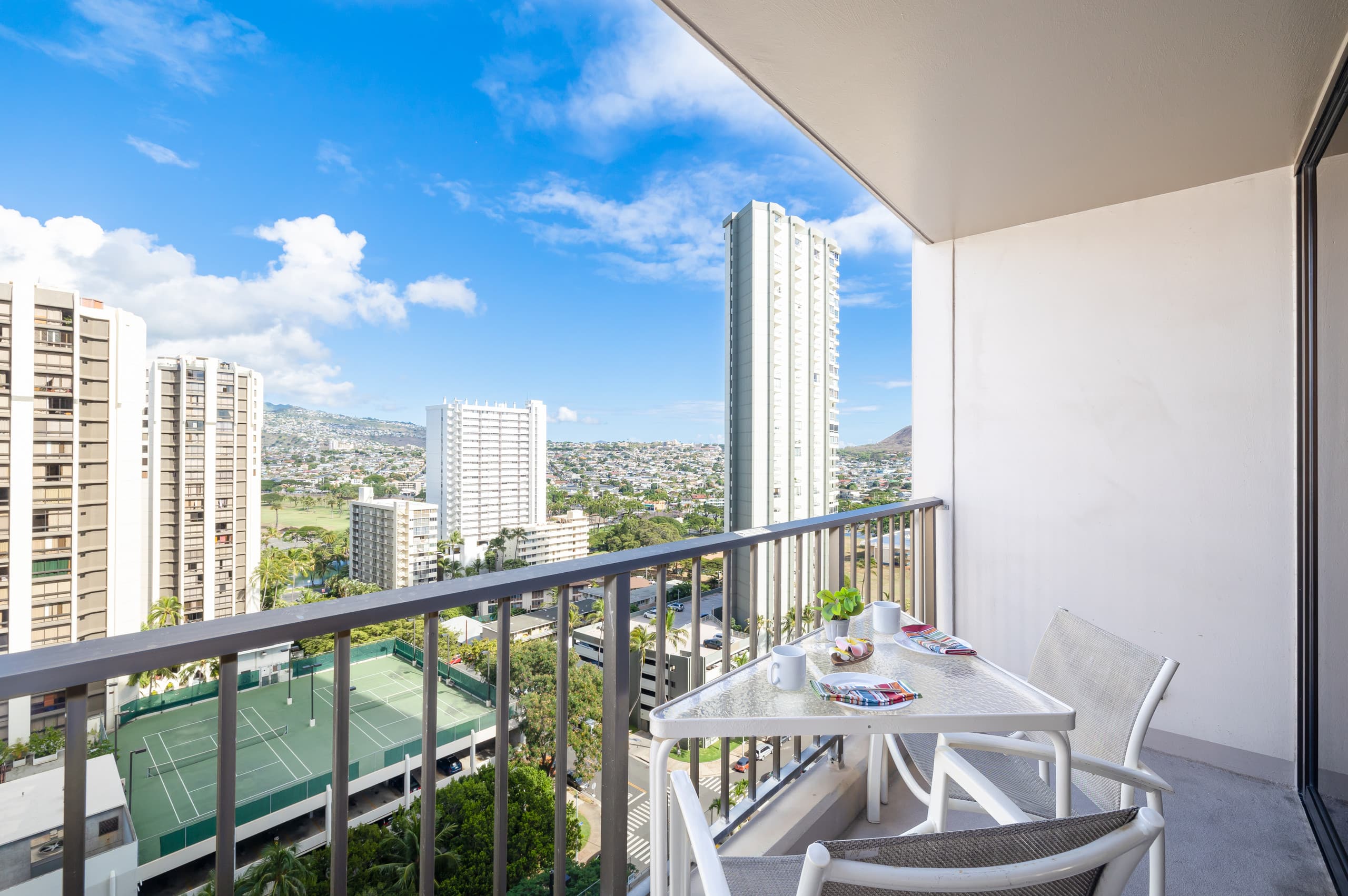 Condo in Honolulu · ★4.87 · 1 bedroom · 2 beds · 1 private bath - Image 24