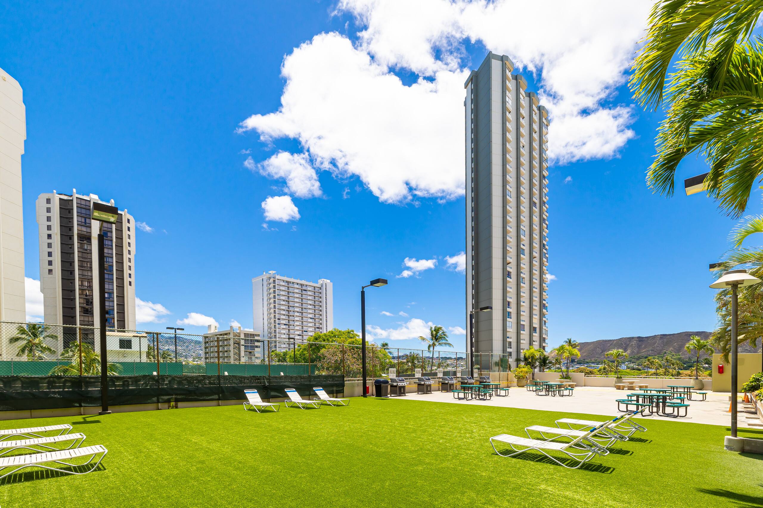 Condo in Honolulu · ★4.87 · 1 bedroom · 2 beds · 1 private bath - Image 32