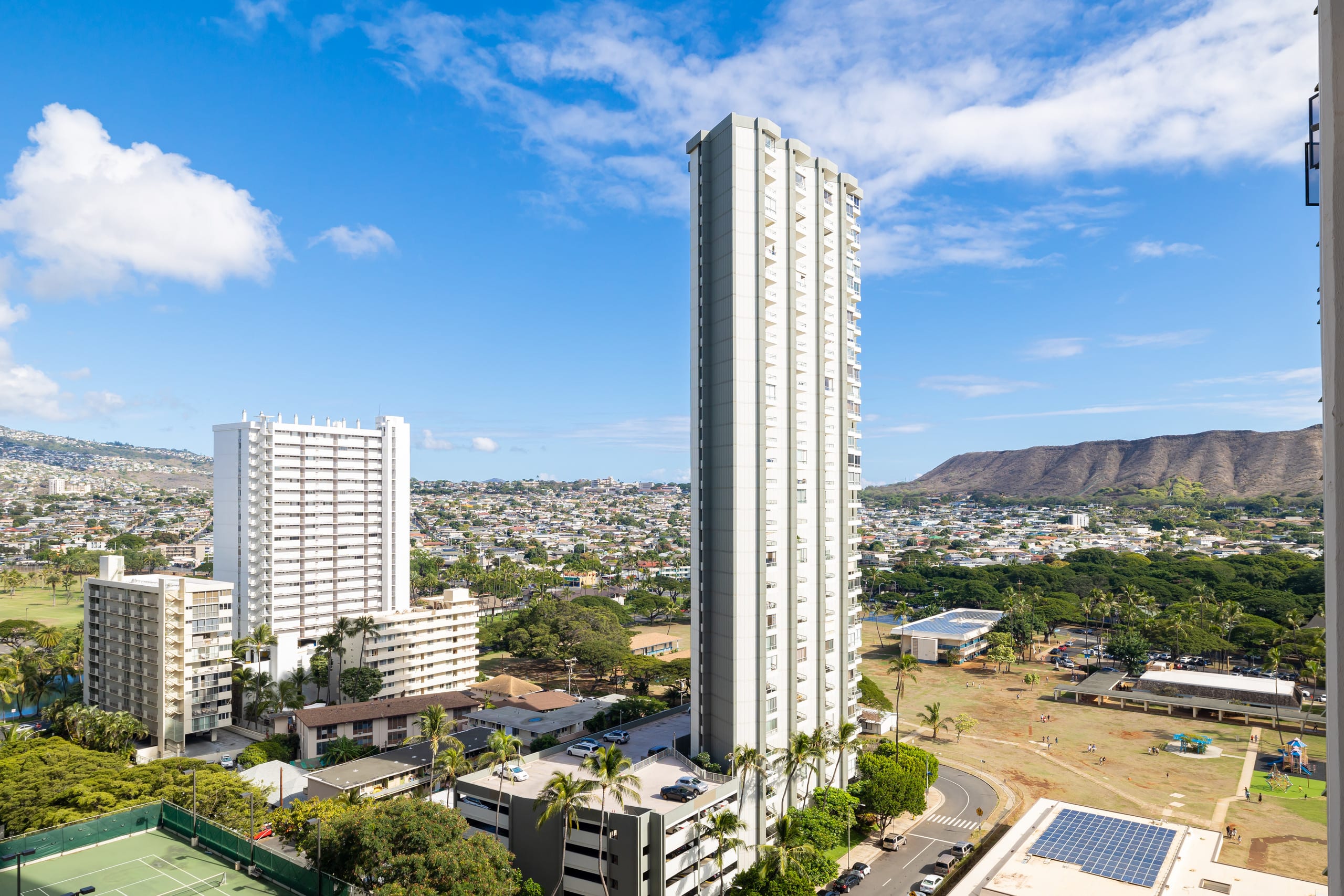 Condo in Honolulu · ★4.87 · 1 bedroom · 2 beds · 1 private bath - Image 27