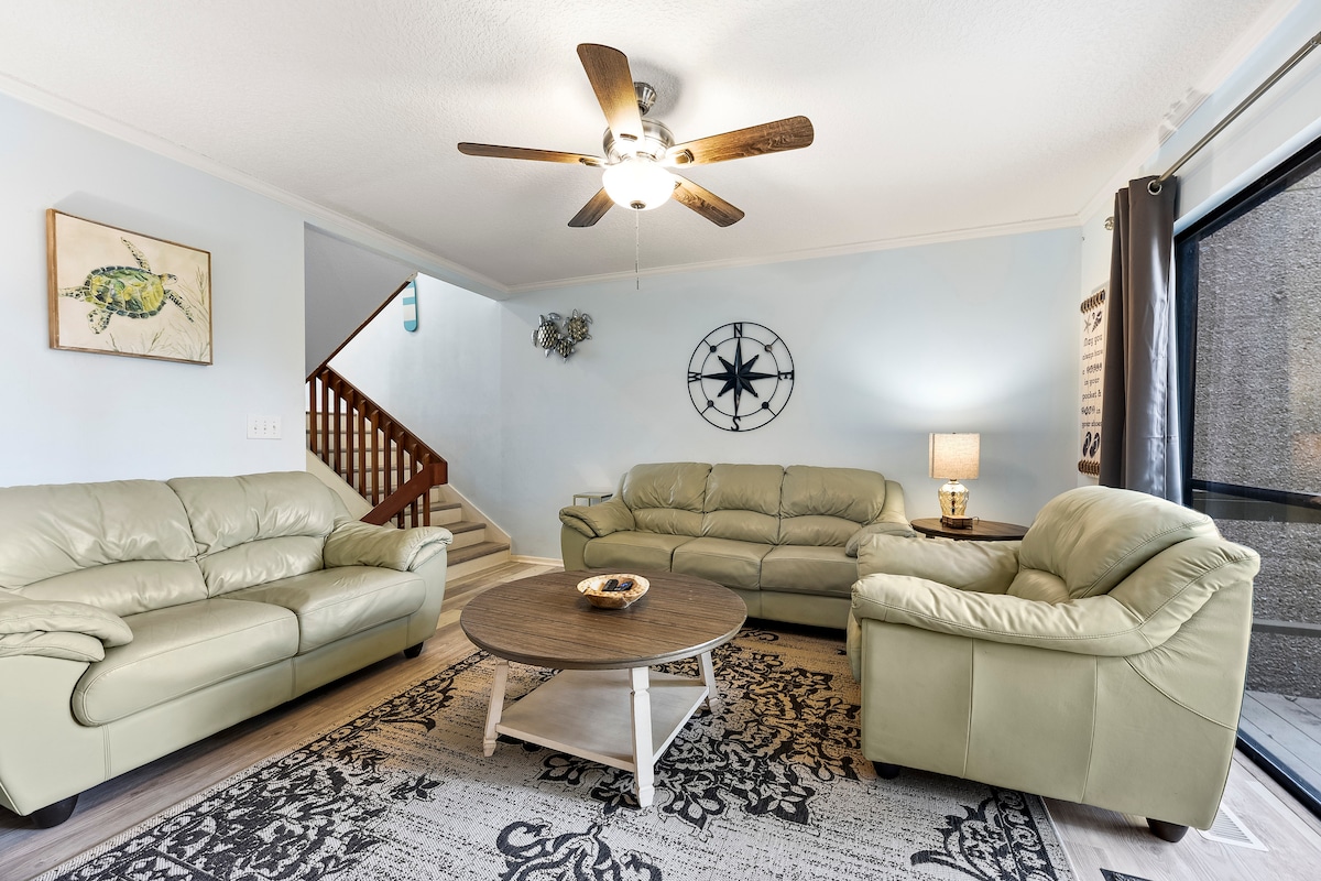 Top Airbnb: Breeze&Quiet-1 street from beach w/pool! 3br/2.5ba in Fernandina Beach