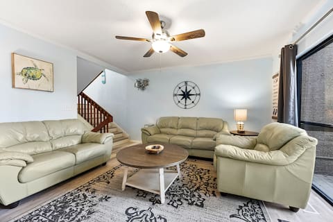 Top Airbnb: Breeze&Quiet-1 street from beach w/pool! 3br/2.5ba in Fernandina Beach