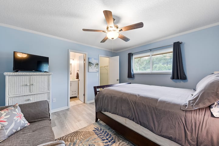 Премиер апартман бр. 2
Јавна рецензија
Многу ни се допадна престојот. Сместувањето беше како што беше рекламирано и сѐ што ни беше потребно беше достапно. Ви благодарам за мирната и безгрижна посета!