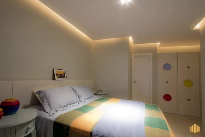 Suite ერთად დედოფალი საწოლი.