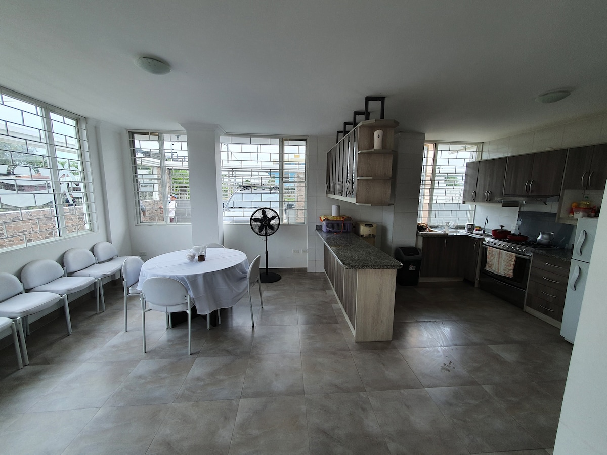 ห้องนั่งเล่น - ห้องรับประทานอาหาร - ห้องครัว