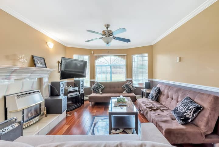 Small Gatherings Farm Stay With Ground Floor Suite - Aldergrove