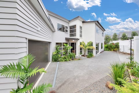 Family & Group Friendly 5BR w/Parking-Wifi-Netflix