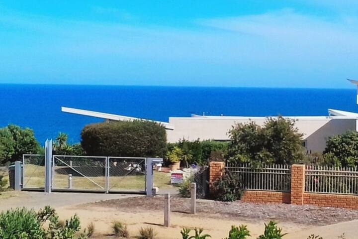 Ocean View Oasis, meters to beach & view divine! gallery image 2