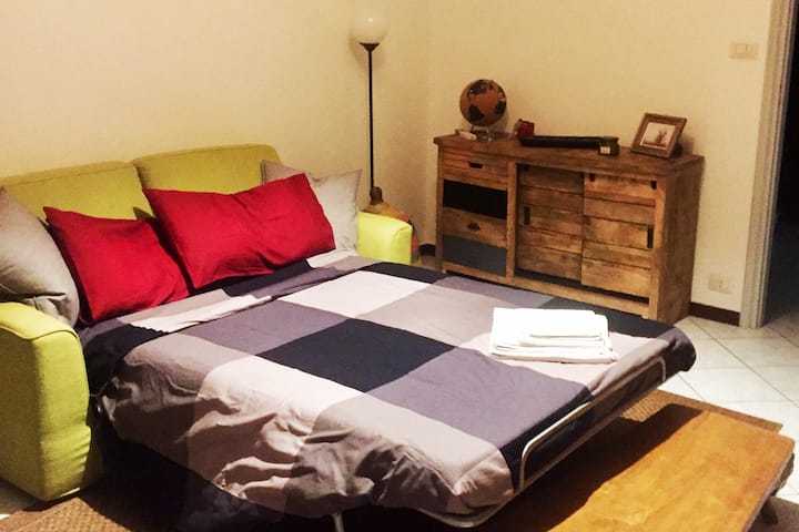 سرير أريكة مريح للغاية وكرسي بذراعين وأريكة ماركة