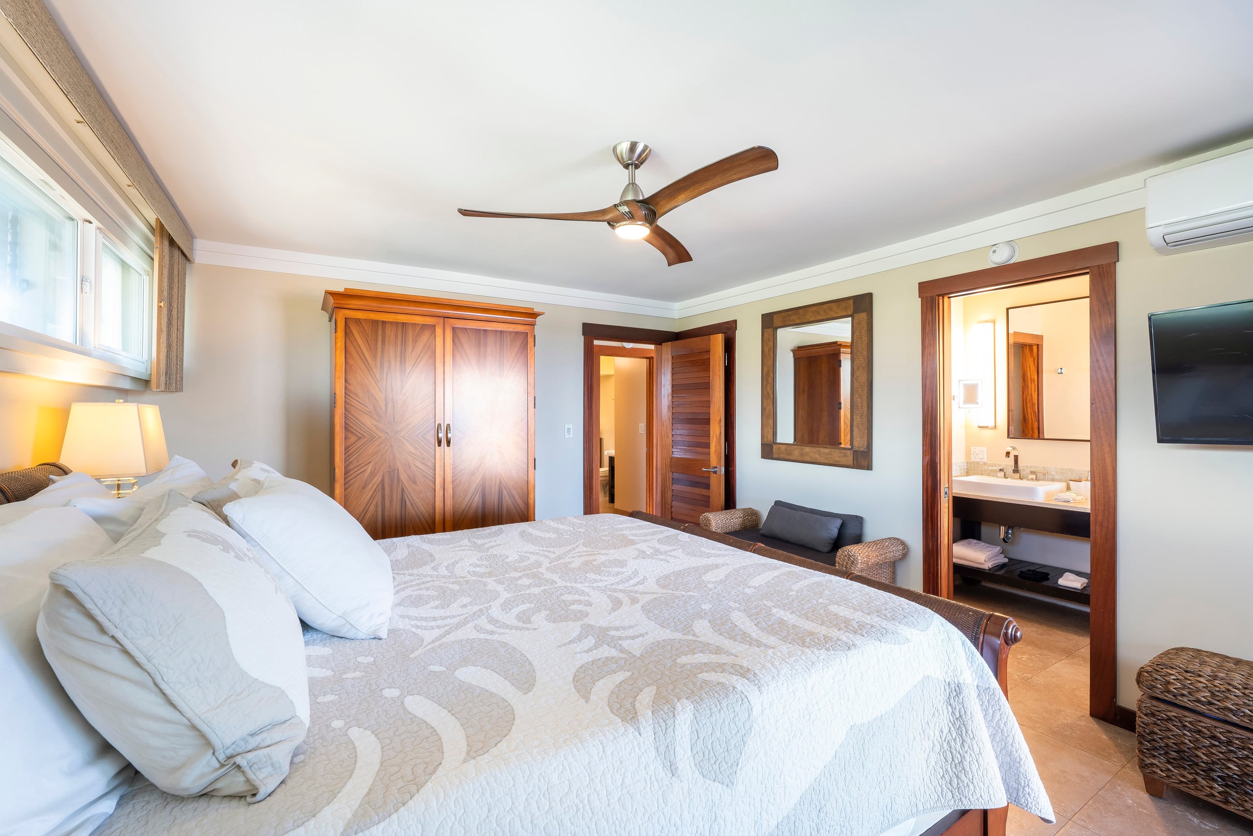 Condo in Lahaina · ★4.95 · 2 bedrooms · 3 beds · 2 baths - Image 9