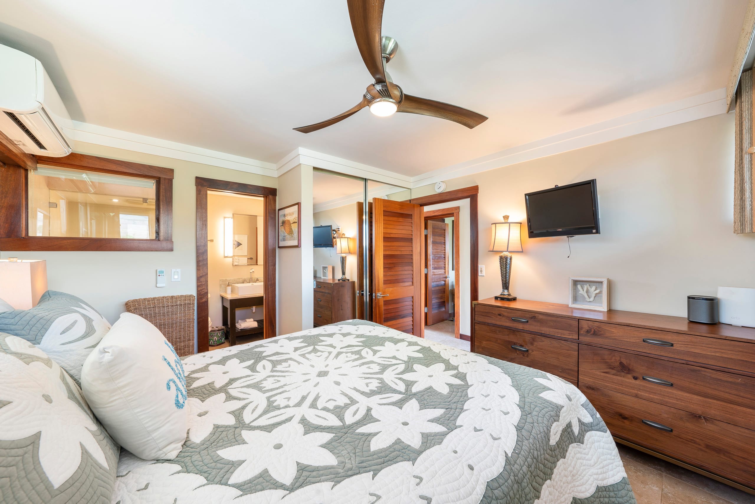 Condo in Lahaina · ★4.95 · 2 bedrooms · 3 beds · 2 baths - Image 12