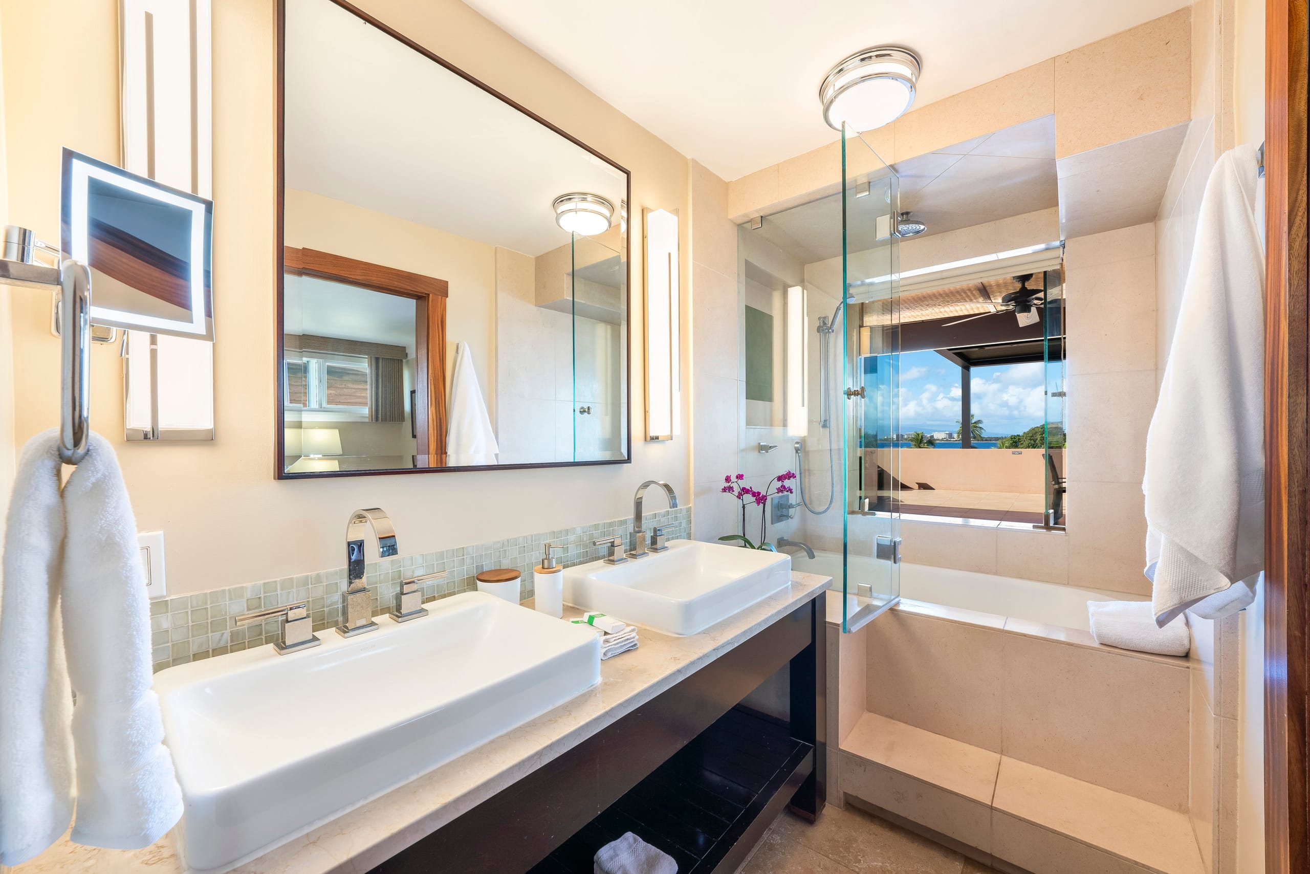 Condo in Lahaina · ★4.95 · 2 bedrooms · 3 beds · 2 baths - Image 14