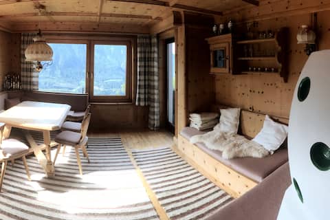 Beliebte Airbnb-Anzeige: Mountain apartment with fantastic views in Oetz