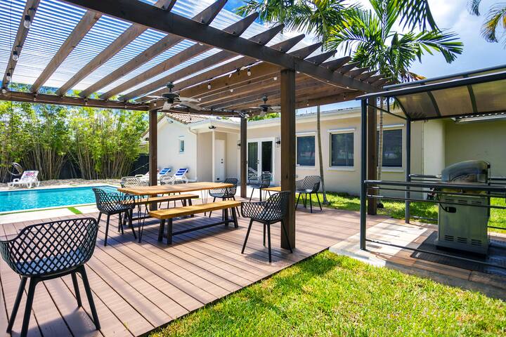 Deluxe 5BR/3BA Villa in Hollywood Lakes near Beach gallery image 2