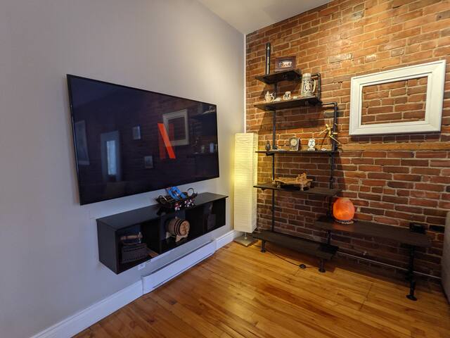 Century old 2 Bedroom Loft on St-Laurent gallery image 4