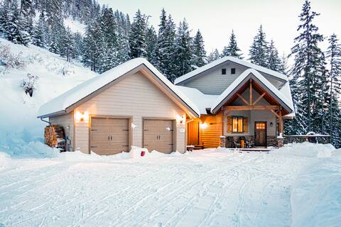 Scenic Cabin w/Epic Lake Views + Hot Tub