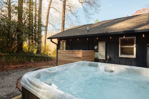 Serene Mountain Cabin with Hot Tub near Asheville