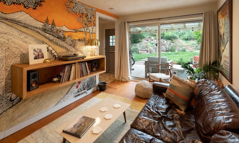 Top Airbnb: Exquisite Stone Cottage near Chautauqua & CU in Central Boulder University Hill