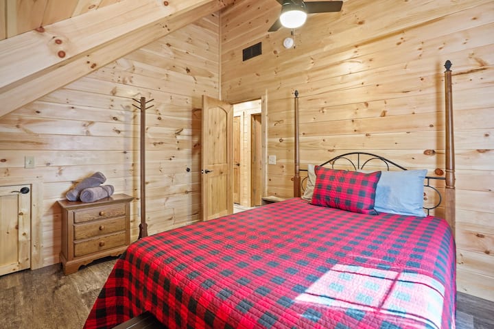 Upper level bedroom 1  - Queen Bed