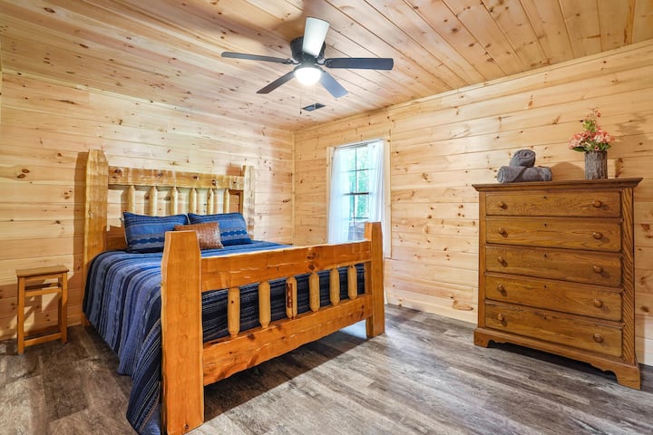 Lower level bedroom 1 - King bed