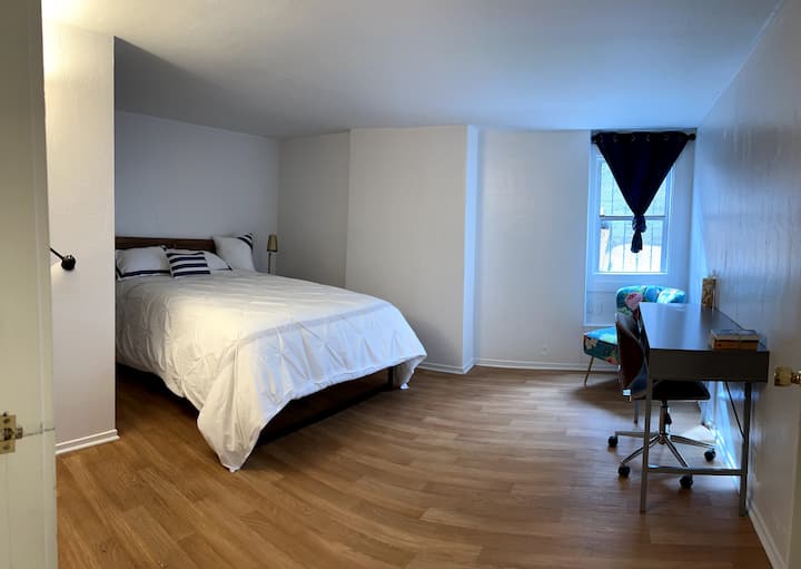 Segundo dormitorio con escritorio