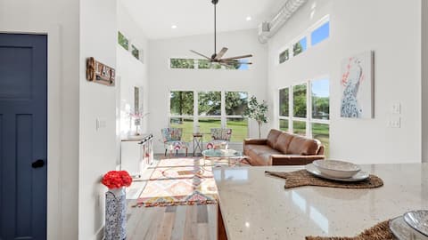 The Lake House | Pond,3Min to Lake,Hot Tub,Pets OK