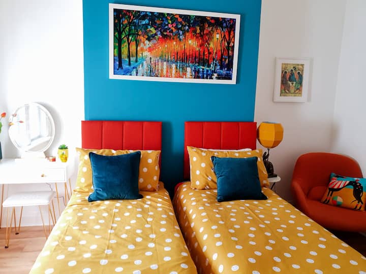 这些床是拉链和连接，因此可以是单人床或加大双人床。 