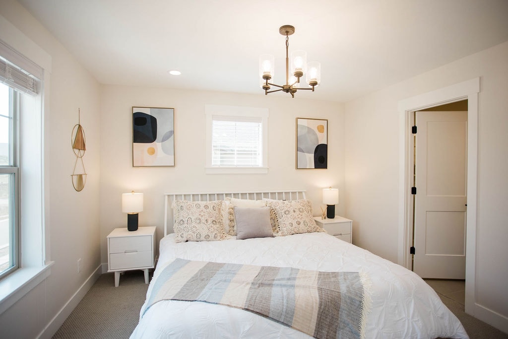 4 BDRM with Bunk Room - Dogs Welcome - Sleeps 8!