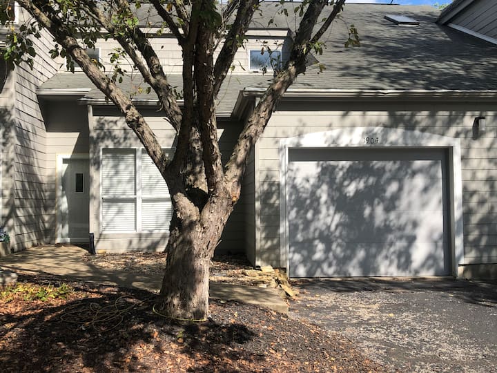 Peaceful Condo Retreat on Lake Monroe Houses for Rent in Bloomington, Indiana, United States