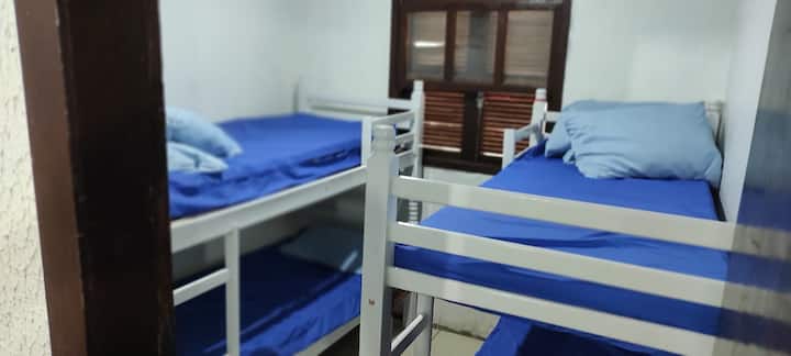 Მესამე საძინებლის განახლებული ფოტო ორი ახალი ორსართულიანი საწოლით 