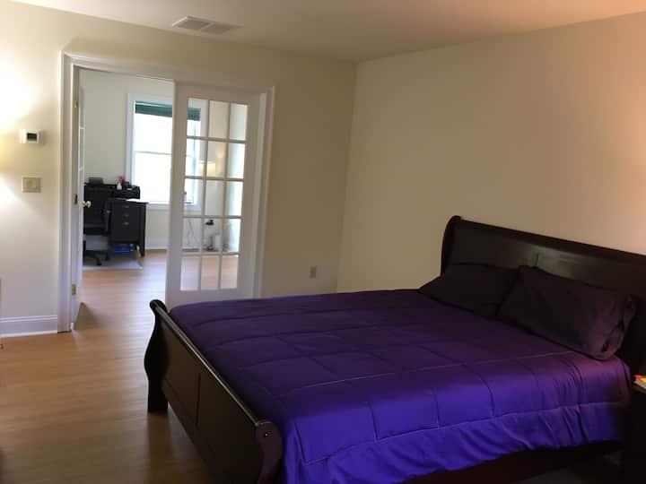Quiet Comfort In Private Master Suite - Newburgh, NY