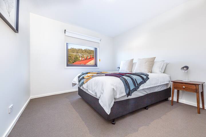 Kingston Beach Luxurious Apartment, Unit One gallery image 3