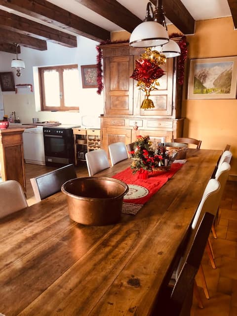 Popular Airbnb listing: Chalet on the slopes in Fontcouverte La Toussuire