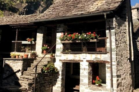 Caratteristico rustico nella splendida Val Bavona