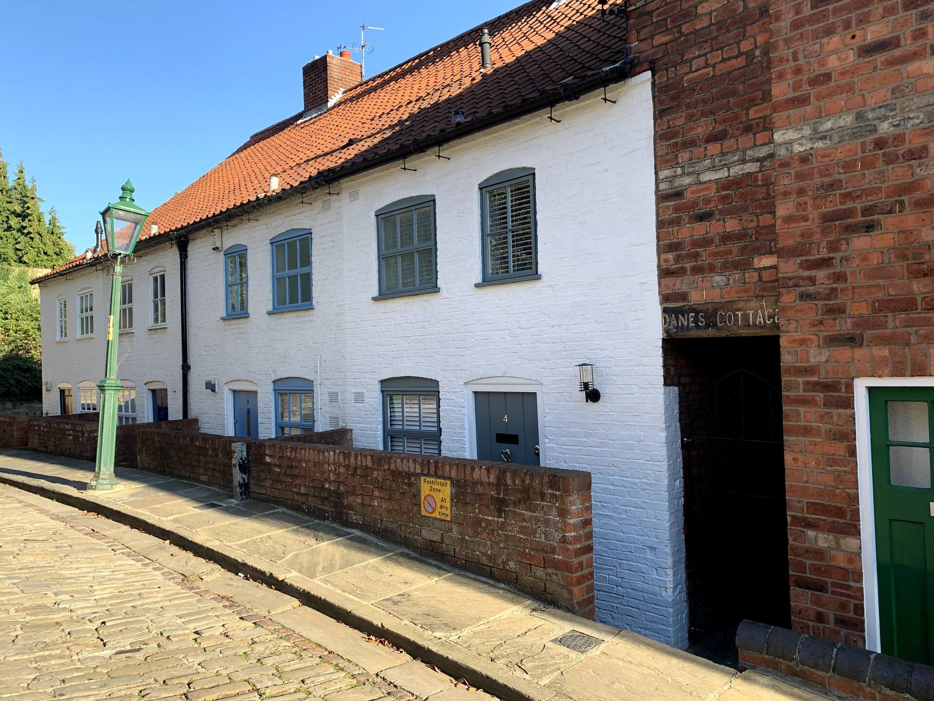 Charming Historic Cottage, perfect location