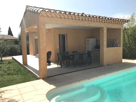 Comfortable guest house studio with a pool