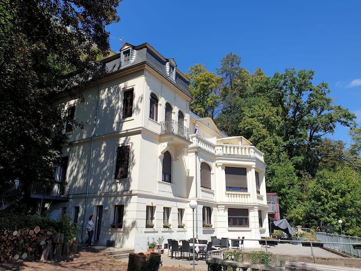 Beautiful flat in a 1900s Villa, close to center