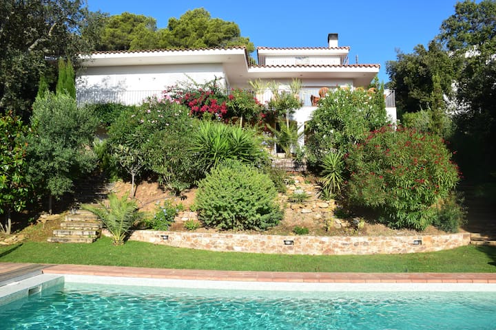 Belle Villa, Piscine, Plage à 5 minutes à pied